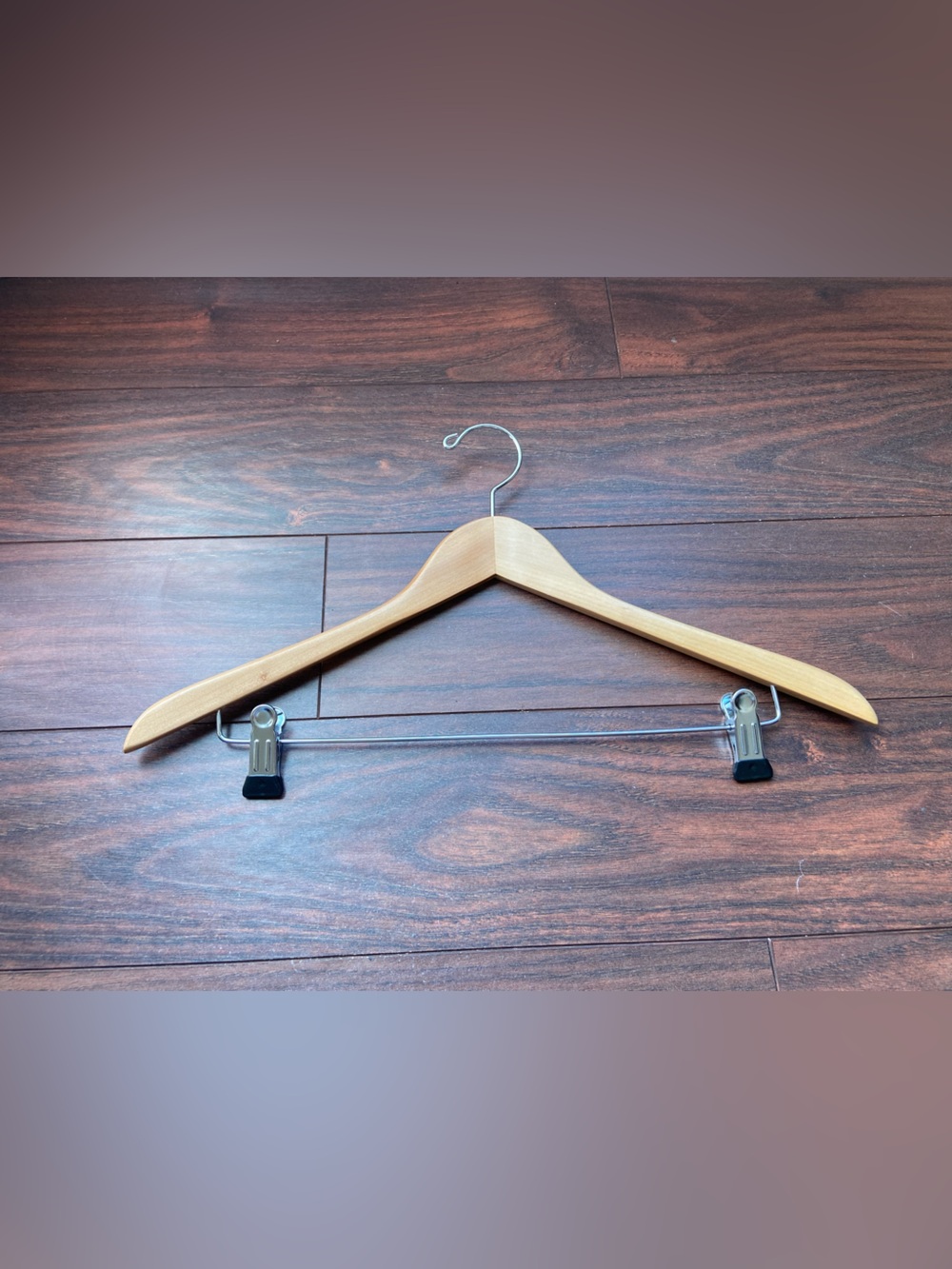 WOOD HANGER WITH CLIPS